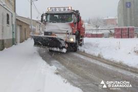 Zaragoza.- Los bomberos de la DPZ despejan con las quitanieves las carreteras de Calatayud, el Moncayo y Daroca