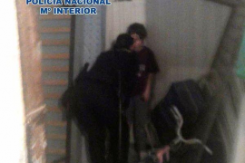 Menor encerrado en condiciones infrahumanas por su madre