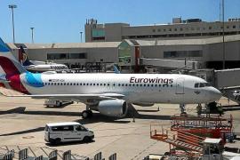 Avión de Eurowings en el Aeropuerto de Palma.