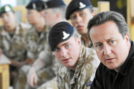 AFGANISTAN . POLITICA. El primer ministro británico David Cameron visita las tropas en Afghanistan
