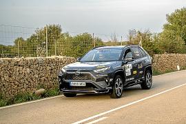 Tres de los vehículos participantes durante la etapa nocturna.