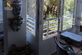 Alicante.- Sucesos.- Detenido un joven acusado de robar en siete casas de El Campello tras saltar balcones