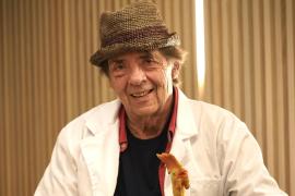 Clownterapia. A sus 77 años y después de ser el primer payaso de hospital del mundo y uno de los impulsores del circo solidario Big Apple Circus de Nueva York, Michael Christensen lleva varias décadas dedicadas a la formación de payasos de hospital.