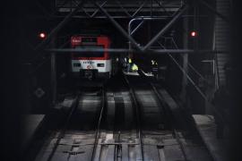 Cortada la circulación de Cercanías en el túnel de Recoletos por la salida de vía de un tren en Atocha