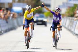 El Liv AlUla Jayco firma un triplete y Mavi García conserva el liderato de la Vuelta a Andalucía