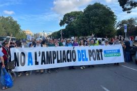 Una manifestación rechaza la "errónea" ampliación del Puerto