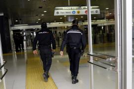 Detenido por llamar «maricón de mierda» y amenazar a un joven en un autobús en Palma