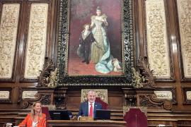 Maria Eugènia Gay y Jaume Collboni en el pleno de este viernes.