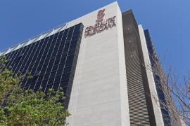 Condenan a prisión a un guía de Les Corts por agredir sexualmente a una menor en una visita