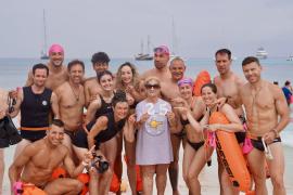 Algunos de los participantes en la jornada junto a Teresa Llull.