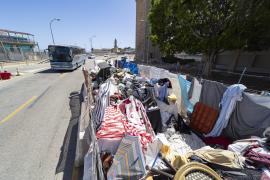 Una chabola en primera línea del Passeig Marítim