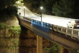 Un equipo de ingenieros evaluará en los próximos días el puente con desprendimientos sobre la Ma-1