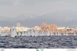 El defensor del título se coloca líder del Campeonato de Europa de OK Dinghy