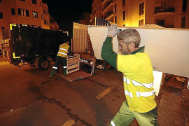 Tres sindicatos de Emaya salen en defensa de la recogida de trastos