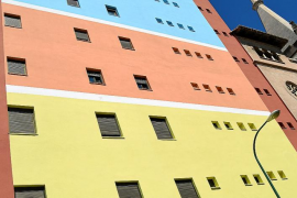 «Para gustos, colores»: polémica por dos fachadas muy diferentes