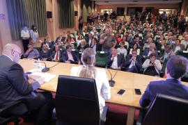 Marga Prohens flanqueada por el alcalde de Palma y el presidente del Consell de Mallorca en el encuentro de presentación del Pacto el pasado mayo en la UIB.