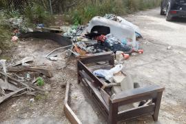 Vertido ilegal de residuos en Biniamar