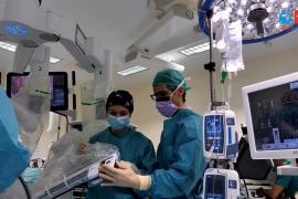 Un bebé de 10 meses intervenido en el 12 de Octubre, el más pequeño en España en ser operado con cirugía robótica