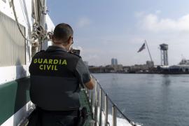 Interceptan a una treintena de migrantes, cuatro menores, tras llegar en barca a una playa de Nerja (Málaga)