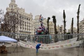 Fallas.- València mantiene la 'mascletà' de este martes aunque la lluvia obliga a modificar el diseño previsto