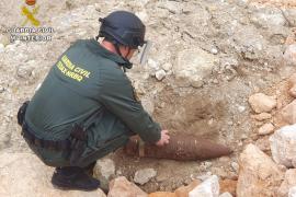 Sucesos.- Desactivan un proyectil de artillería hallado en una finca en Binissalem y utilizado en la Guerra Civil