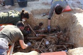 Imagen de las excavaciones en la fosa de Porreres.