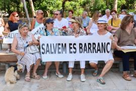 Los vecinos mantienen su rechazo a la promoción de viviendas en Cas Català