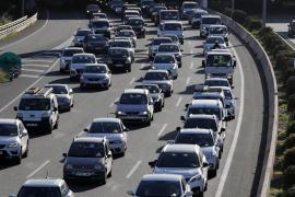 Imagen de un atasco en un tramo de la autopista para acceder a Palma