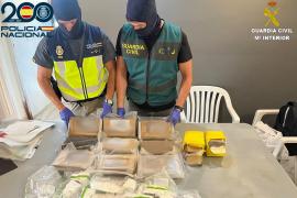 Los agentes hallaron en casa de uno de los detenidos de la trama más de 1,2 millones de euros y 11 kilos de cocaína