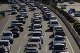 Atasco en la vía de cintura de Palma.