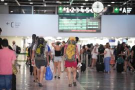Turismo en la estación de Sants en Barcelona