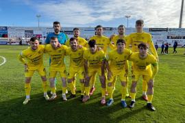 Once inicial del Poblense antes del partido ante el Barbastro como visitante. | Foto: UD Poblense.