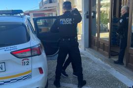 Un hombre agrede a la trabajadora de un estanco que le pilló robando una lata de cerveza