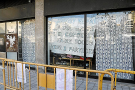 Ca ses Mopis ocupa una antigua sucursal bancaria tras el desalojo de la plaza Fleming