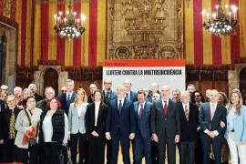 Partidos y entidades en el acto en favor de la reforma de la ley contra la multirreincidencia.