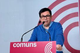 El portavoz de los Comuns y secretario primero de la Mesa del Congreso, Gerardo Pisarello, en una rueda de prensa desde la sede del partido