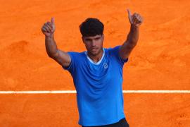 Alcaraz sufre para meterse en cuartos