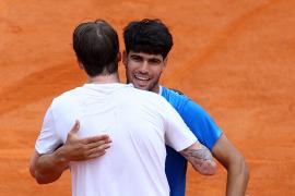 Alcaraz logra su victoria 300 en la ATP y saca billete para semifinales