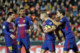 Valencia y Barcelona empatan en un vibrante duelo no exento de polémica