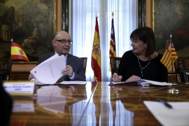 Cristóbal Montoro y Francina Armengol