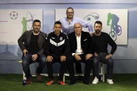 El técnico maño se despide de la afición en una visita a la TEF.