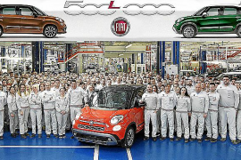 Sale de la factoría el Fiat 500L número 500.000