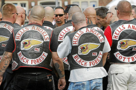 ALEMANIA - PROHIBEN TODA ACTIVIDAD A LOS MOTEROS " ANGELES DEL INFIERNO ".