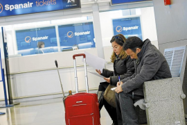 Spanair passengers fill in complaint forms at an Spanair ticket office at Madrid's Barajas airport