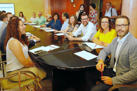 altos cargos en Cort