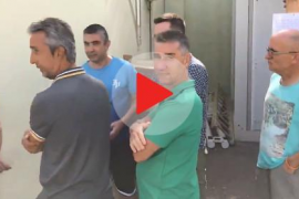 Colas de los nuevos abonados del ATB en Son Malferit