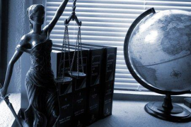 Sanción «muy grave» a una abogada por cobrar a un defendido de oficio