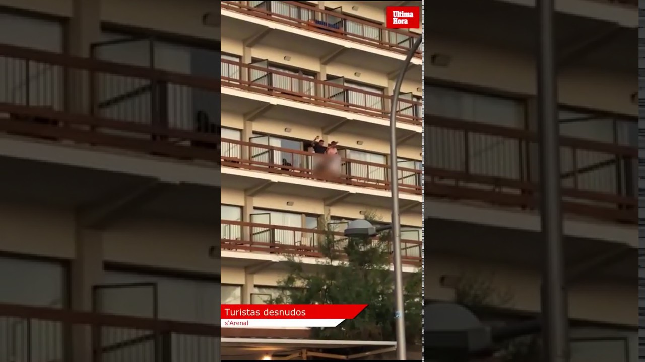 Pillan a dos turistas exhibicionistas en un balcón de un hotel del Arenal
