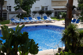 Hallados muertos un padre y sus dos hijos en una piscina de Mijas (Málaga)