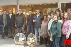 Homenaje a los dos vigilantes agredidos en La Rambla